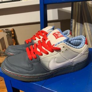 Men’s Barely worn sz 8 Nike Dunk SB Low “Dorothy” in awesome condition.No OG box